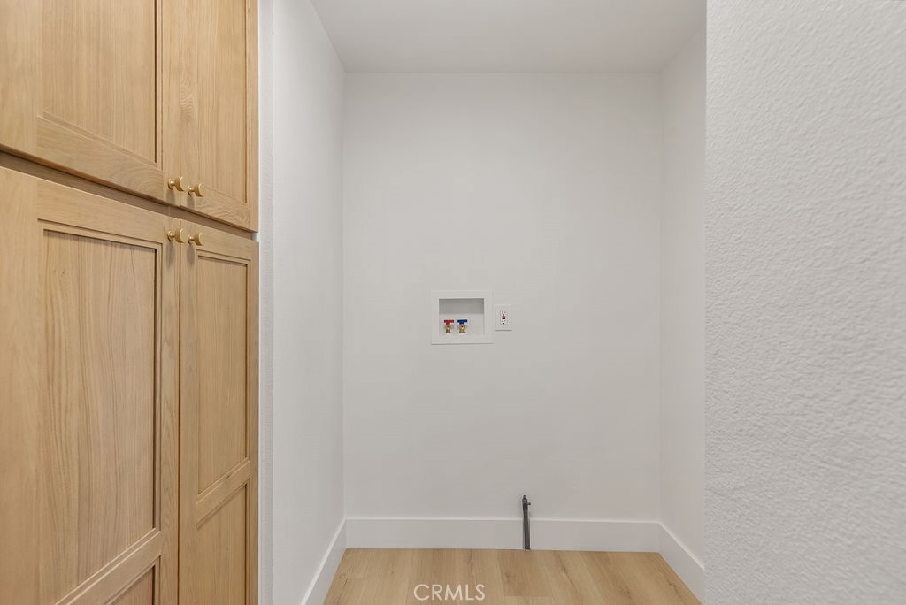 https://media.crmls.org/medias/cb3fbcc7-91fc-4508-8920-edfc08fb6b21.jpg?preset=X-Large