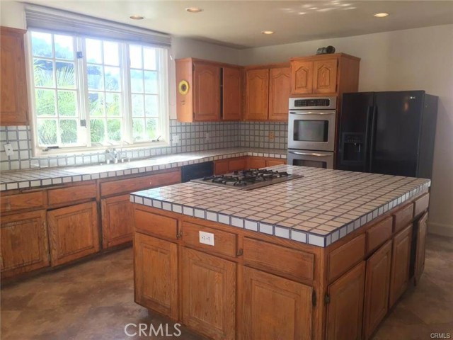 Center Island Kitchen, large, open and spacious Center Island Kitchen, large, open and spacious