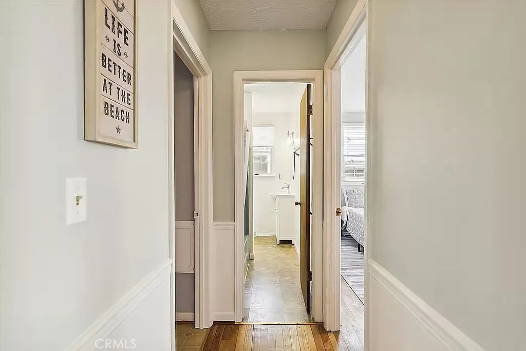 https://media.crmls.org/medias/cb42141a-c950-4c6a-acf4-adfe547d8ea7.jpg?preset=X-Large