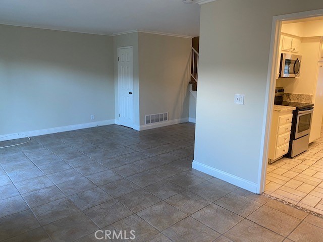 https://media.crmls.org/medias/cb42a451-e92b-4f90-8594-3735f67b1478.jpg?preset=X-Large