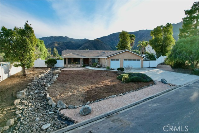 Detail Gallery Image 2 of 15 For 14845 Amorose, Lake Elsinore,  CA 92530 - 4 Beds | 2 Baths