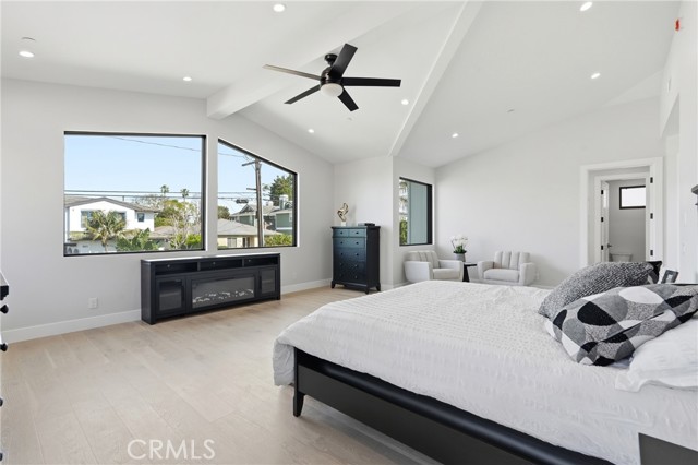 1612 Gates Avenue, Manhattan Beach CA: https://media.crmls.org/medias/cb43b32e-b6f1-4684-ba2c-c7452c61cd94.jpg