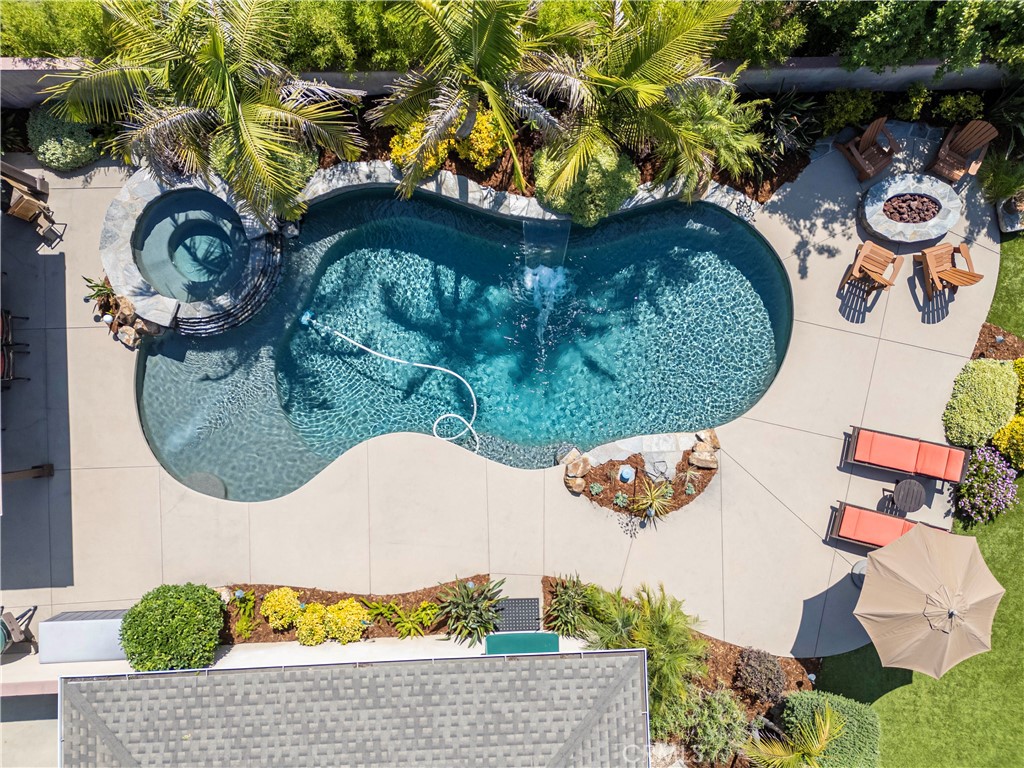 https://media.crmls.org/medias/cb44cf7b-9599-4cb0-a277-39c36027f856.jpg?preset=X-Large