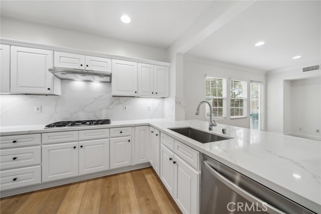 Detail Gallery Image 3 of 23 For 236 Terra Cotta, Irvine,  CA 92603 - 3 Beds | 2/1 Baths