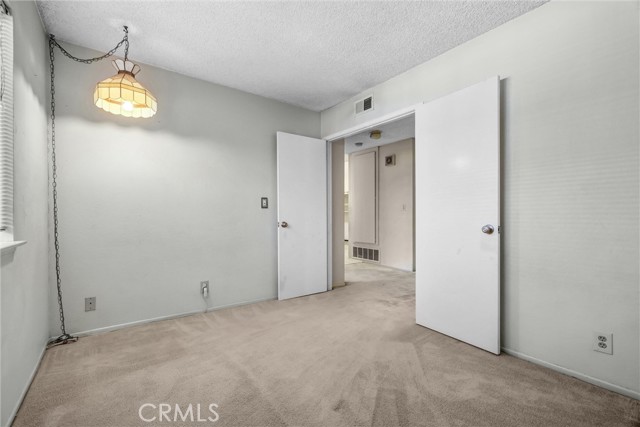 Image 17 of 32 For 19435 Almadin