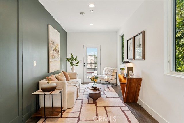 Detail Gallery Image 17 of 34 For 542 N Commonwealth Ave, Silver Lake Los Angeles,  CA 90004 - 3 Beds | 2/1 Baths