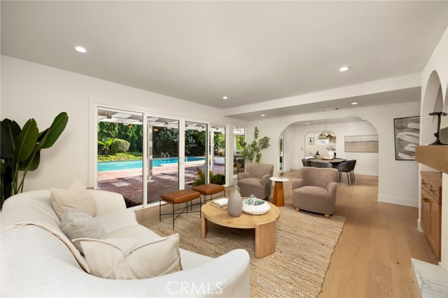 Detail Gallery Image 6 of 37 For 1839 Pitcairn Dr, Costa Mesa,  CA 92626 - 5 Beds | 4/1 Baths