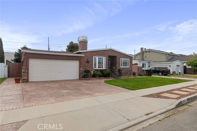 Detail Gallery Image 2 of 33 For 23714 Alliene Ave, Torrance,  CA 90501 - 4 Beds | 2 Baths