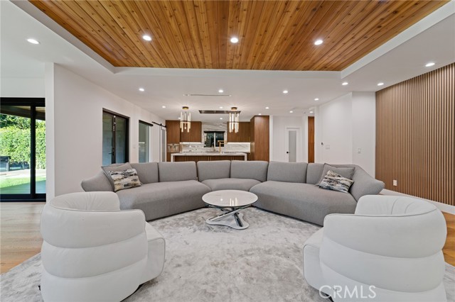 Detail Gallery Image 17 of 41 For 23103 Leonora, Woodland Hills,  CA 91367 - 3 Beds | 3 Baths