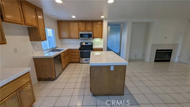 Detail Gallery Image 4 of 25 For 15704 Danbury, Chino Hills,  CA 91709 - 3 Beds | 3 Baths