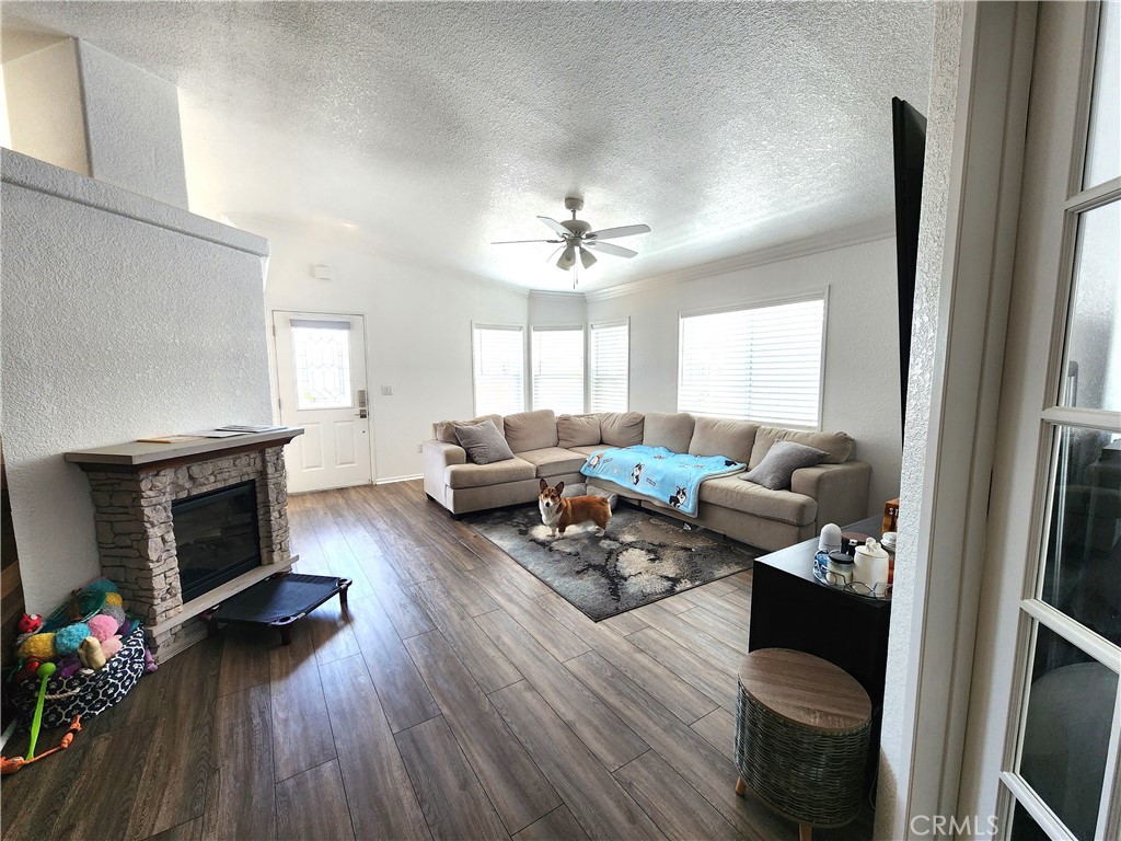 MLS #OC25041171 img 1