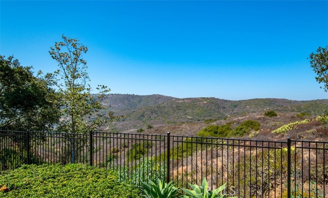 Detail Gallery Image 2 of 22 For 23 Lucente Ln, Aliso Viejo,  CA 92656 - 3 Beds | 2/1 Baths