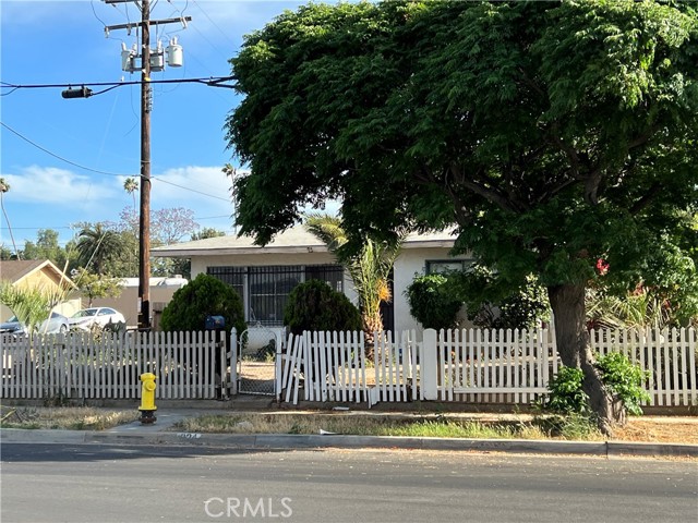 924 E 3rd Street, Corona, CA, 92879 924 E 3rd Street, Corona, CA, 92879
