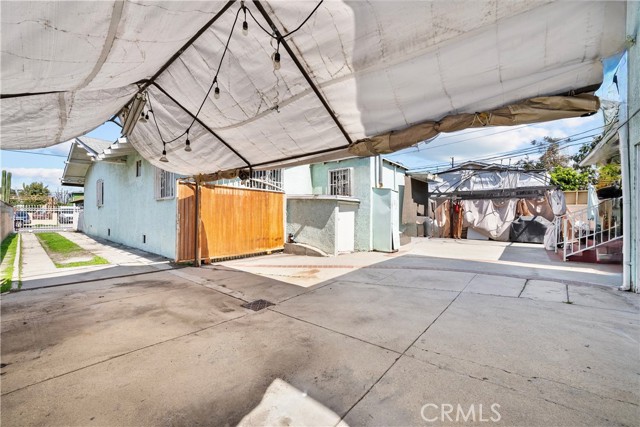 178 E 49th Street, Los Angeles CA: https://media.crmls.org/medias/cb4b0ac7-a7ca-4b98-99f5-40c9f1958f1b.jpg