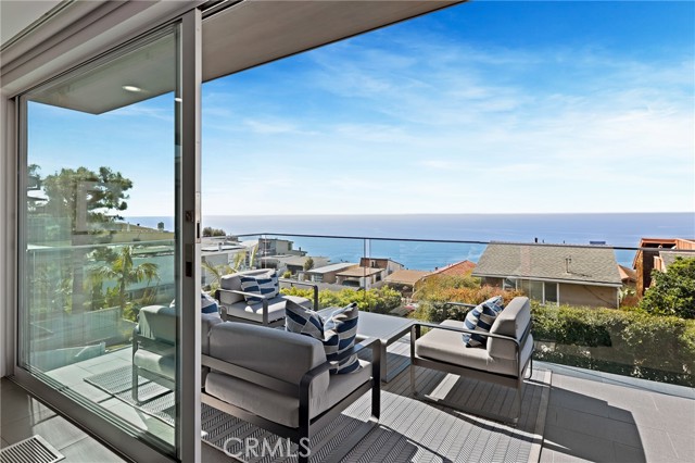 Detail Gallery Image 22 of 73 For 1088 Del Mar Ave, Laguna Beach,  CA 92651 - 4 Beds | 4/1 Baths