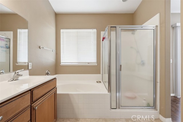 21268 Chardonnay, Apple Valley CA: https://media.crmls.org/medias/cb4d11bf-440d-4bac-a910-10983f9ccfb9.jpg