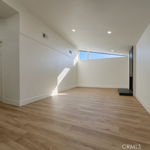 Detail Gallery Image 8 of 16 For 5548 Elmwood, San Bernardino,  CA 92404 - 4 Beds | 3 Baths