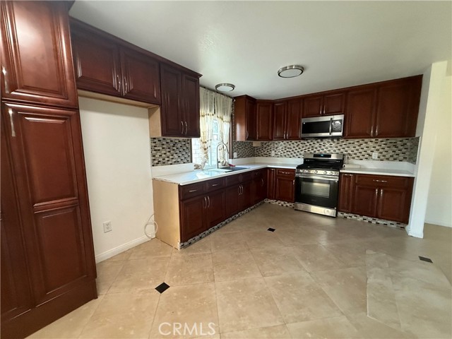 Detail Gallery Image 2 of 3 For 1626 Kirby Ct, Redlands,  CA 92374 - 4 Beds | 2 Baths