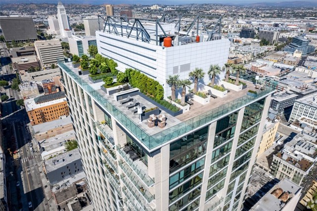 400 S Broadway, Los Angeles CA: https://media.crmls.org/medias/cb4d9fe5-4319-4993-ad8a-eaf725b31165.jpg