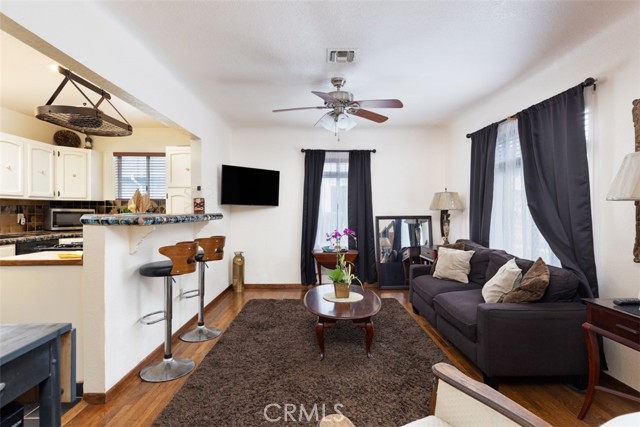 Detail Gallery Image 2 of 30 For 5851 Premiere Ave, Lakewood,  CA 90712 - 3 Beds | 3 Baths