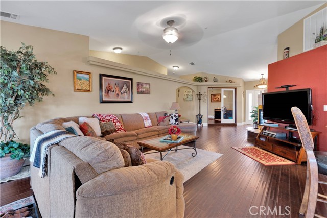 12958 Ranchero Road, Oak Hills CA: https://media.crmls.org/medias/cb4e7c26-ceb1-4990-a715-9087bc53f648.jpg
