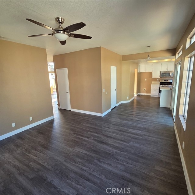 Detail Gallery Image 6 of 11 For 19935 Westerly, Riverside,  CA 92508 - 4 Beds | 3 Baths