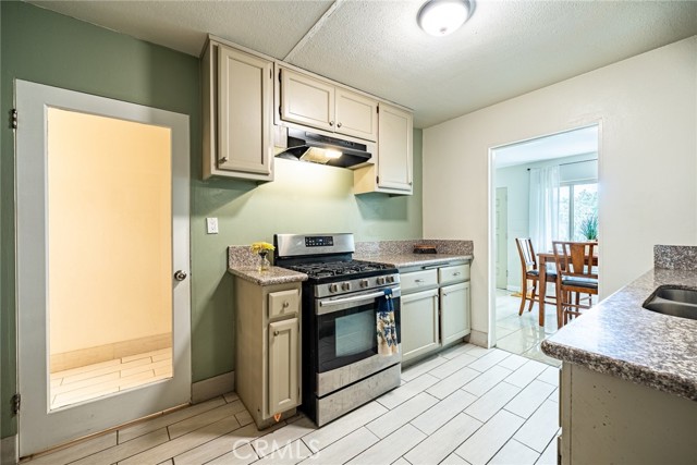 Detail Gallery Image 8 of 32 For 2820 N E St, San Bernardino,  CA 92405 - 4 Beds | 2 Baths