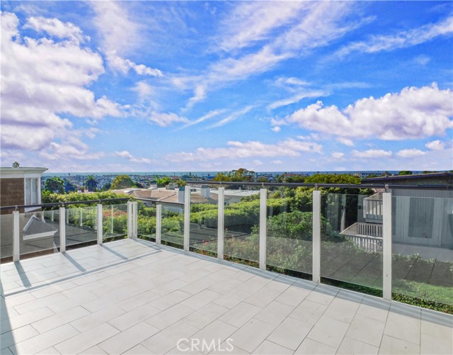 Detail Gallery Image 11 of 12 For 207 S Poinsettia Ave, Manhattan Beach,  CA 90266 - 4 Beds | 5 Baths