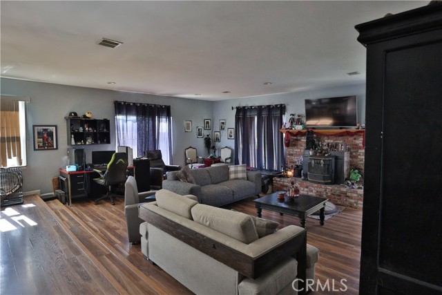 Detail Gallery Image 4 of 16 For 830 W Avenue J4, Lancaster,  CA 93534 - 3 Beds | 2 Baths