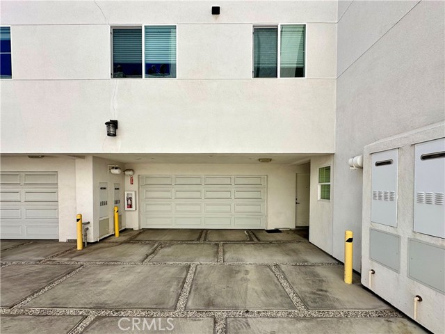 Detail Gallery Image 4 of 6 For 14019 Vanowen St, Van Nuys,  CA 91405 - 3 Beds | 3 Baths