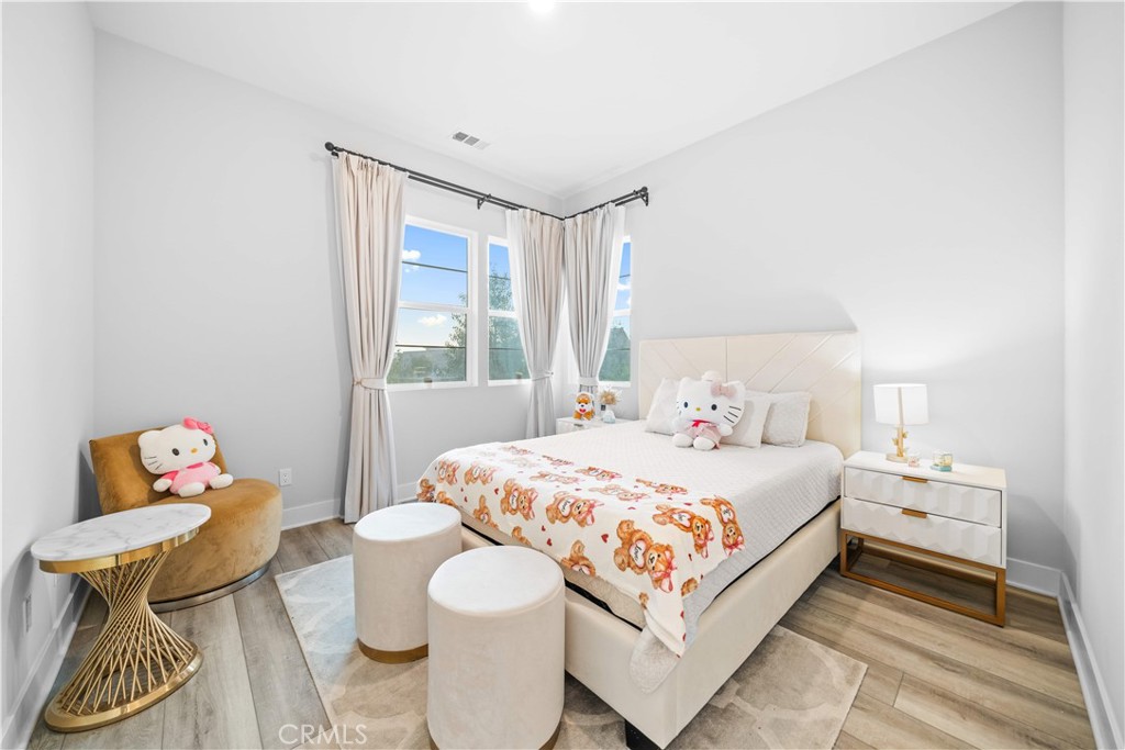 MLS #OC25272346 image #21