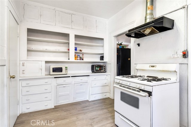 Detail Gallery Image 11 of 27 For 869 N F St, San Bernardino,  CA 92410 - 5 Beds | 3 Baths