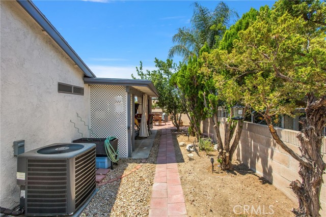 2307 El Toro Circle, Hemet CA: https://media.crmls.org/medias/cb539a26-f3dc-4106-8583-08f74e40c59a.jpg