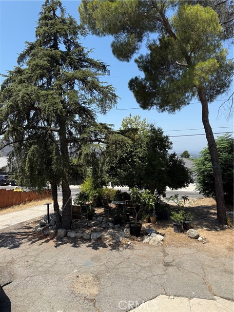 10418 Samoa Avenue, Tujunga CA: https://media.crmls.org/medias/cb54591e-549a-411d-abcb-efaca35cba83.jpg