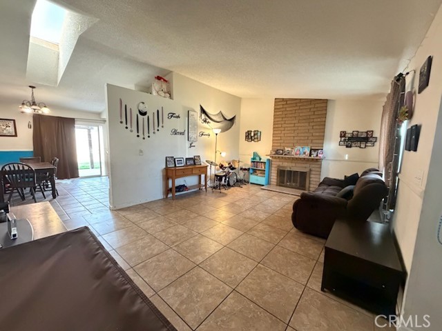 Detail Gallery Image 4 of 17 For 14445 Susana Ct, Moreno Valley,  CA 92553 - 4 Beds | 2 Baths