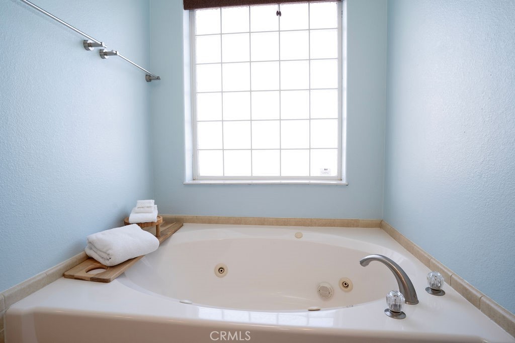 https://media.crmls.org/medias/cb54a377-17d1-4b78-a98b-b4d302258f46.jpg?preset=X-Large