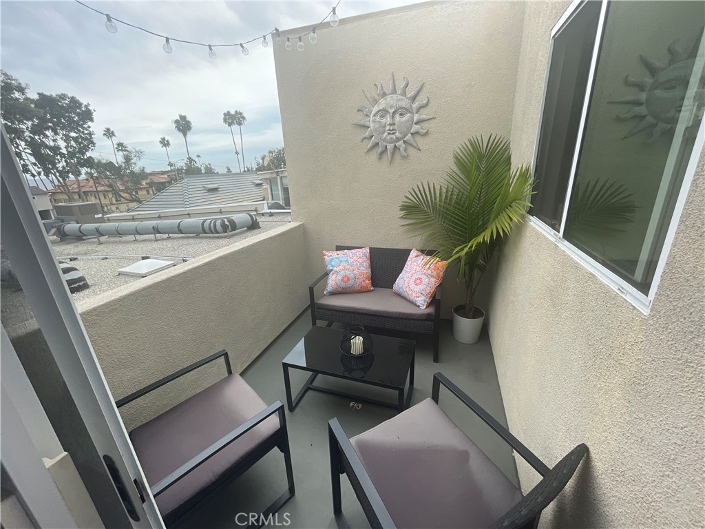 MLS #OC25097480 img 4