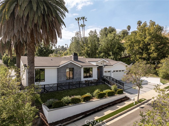 4635 Brewster Drive, Tarzana CA: https://media.crmls.org/medias/cb55e464-9d41-4d8d-9f48-7de5a3e42081.jpg