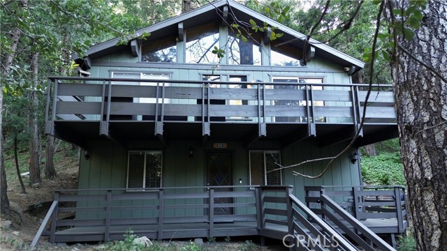 828 Fern Drive, Crestline CA: https://media.crmls.org/medias/cb561189-0627-4b46-9e3b-94f23e2e4a04.jpg