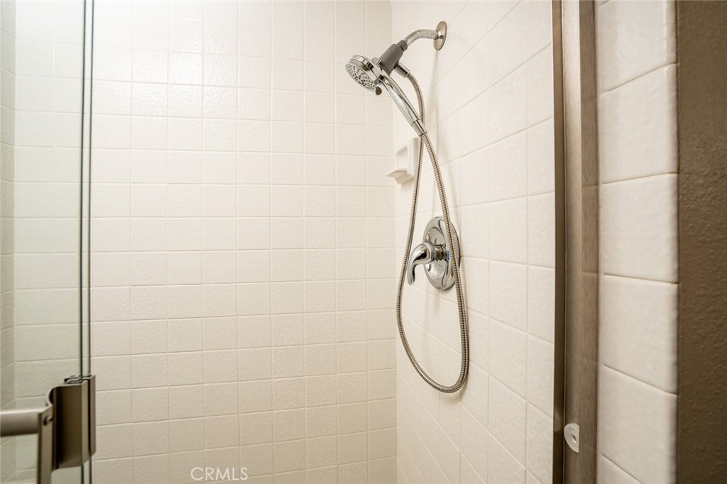 https://media.crmls.org/medias/cb573d1e-a45a-41e3-b582-ba3b61082052.jpg?preset=X-Large