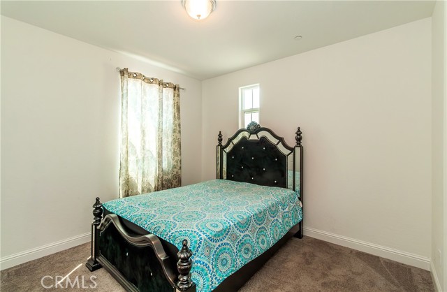 Detail Gallery Image 35 of 43 For 2698 N Arroyo Ave, Fresno,  CA 93727 - 5 Beds | 3/1 Baths
