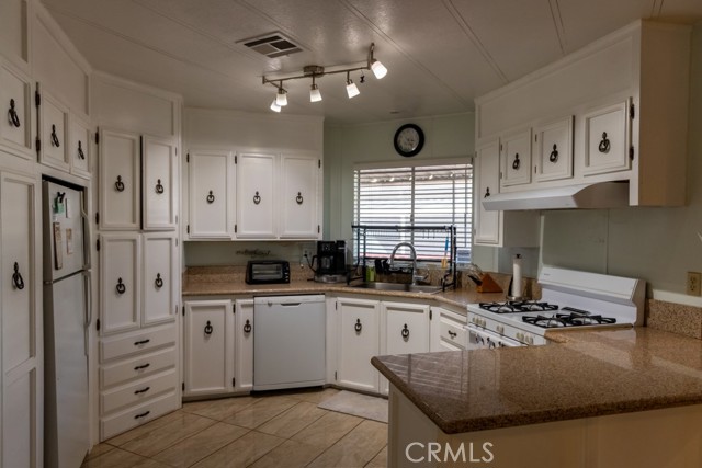 Detail Gallery Image 9 of 28 For 2601 E Victoria #211,  Compton,  CA 90220 - 2 Beds | 2 Baths