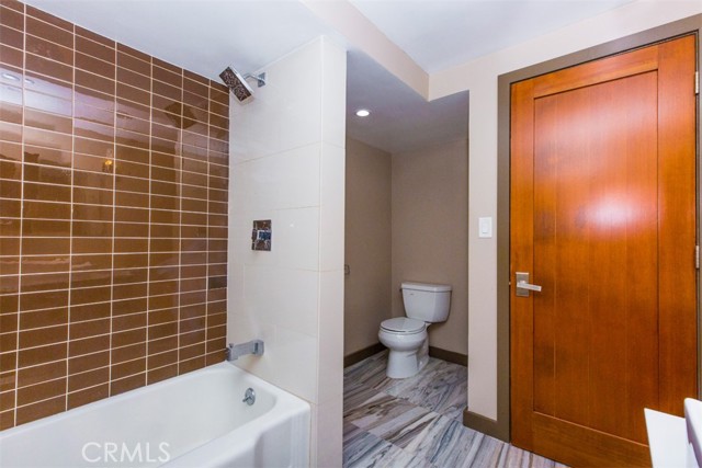 Guest bedroom#3/ suite, bathroom with tub
