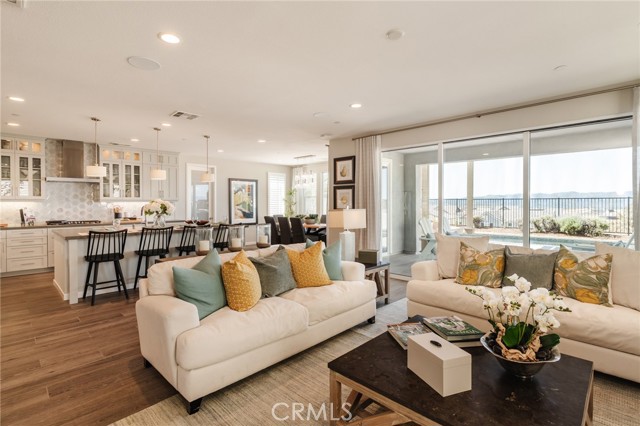 Detail Gallery Image 9 of 75 For 18108 Esker Ln, Canyon Country,  CA 91350 - 5 Beds | 3 Baths