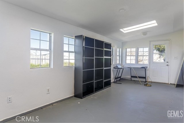 Detail Gallery Image 9 of 19 For 8525 Great Circle, California City,  CA 93505 - 4 Beds | 2 Baths