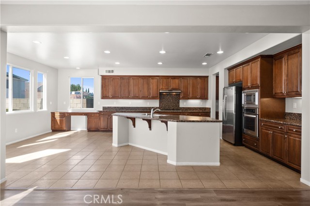 Detail Gallery Image 14 of 62 For 42437 71st, Lancaster,  CA 93536 - 5 Beds | 4 Baths