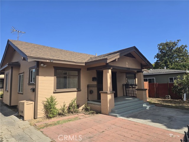 Detail Gallery Image 1 of 13 For 2538 Elm Ave, Long Beach,  CA 90806 - 4 Beds | 2 Baths
