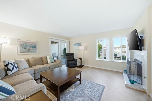 Detail Gallery Image 3 of 38 For 4852 Cabana Dr #104,  Huntington Beach,  CA 92649 - 2 Beds | 2 Baths