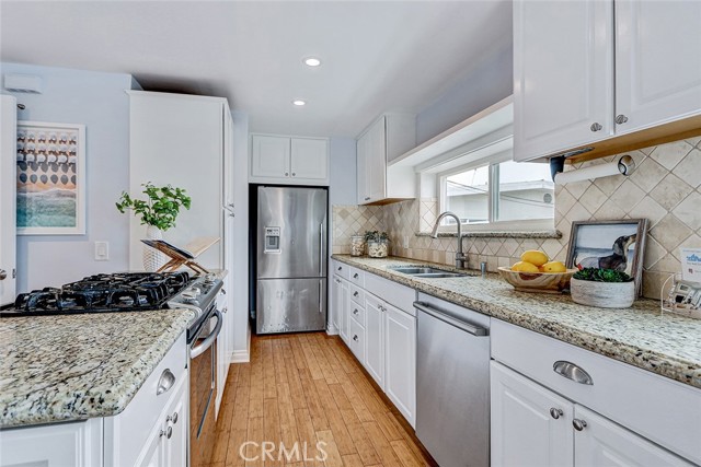 Detail Gallery Image 18 of 32 For 320 31 St, Manhattan Beach,  CA 90266 - 3 Beds | 2/1 Baths