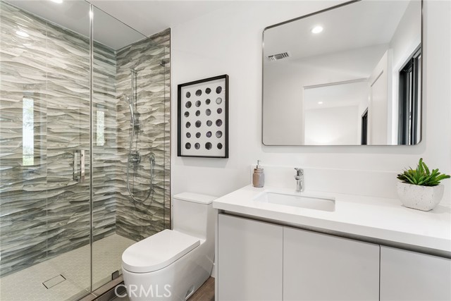 Detail Gallery Image 32 of 54 For 5630 Blanco Ave, Woodland Hills,  CA 91367 - 4 Beds | 4/1 Baths